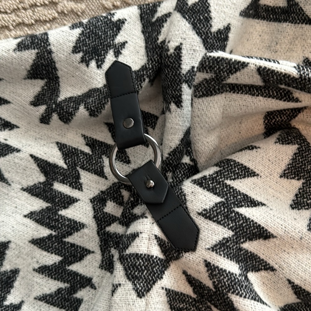 Capulet Poncho Style Jacket - image 2